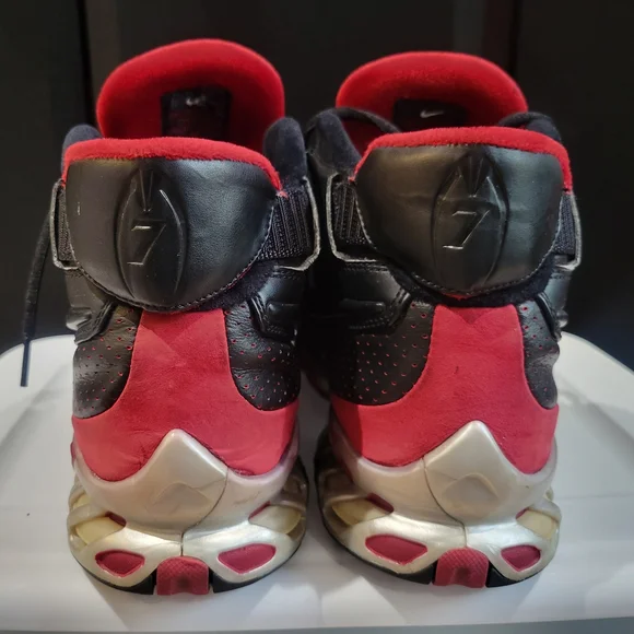 Nike Zoom Michael Vick 2 Black and Red Athletic Sneakers - Picture 5 of 8